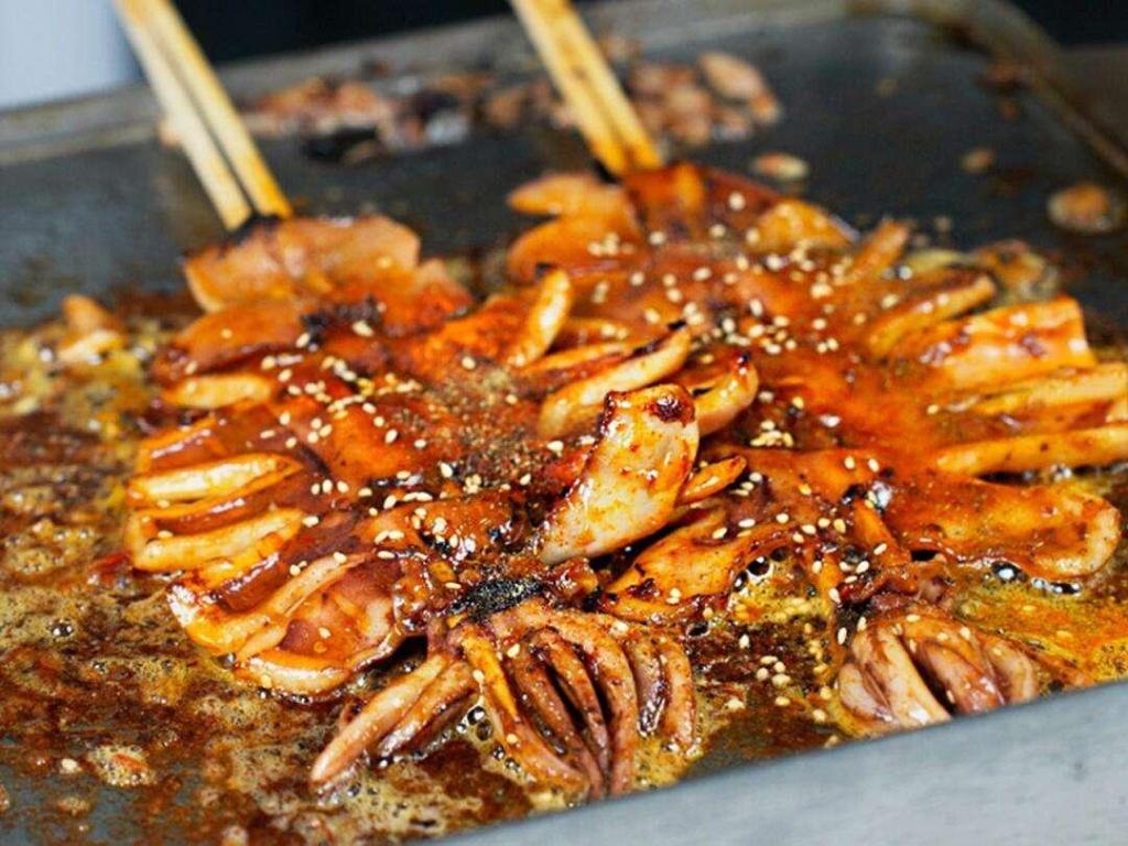 铁板鱿鱼的做法和配料:揭秘摆摊爆款,在家也能做出月入过万的味道!(图2) 铁板鱿鱼的做法和配料:揭秘摆摊爆款,在家也能做出月入过万的味道!(图2)