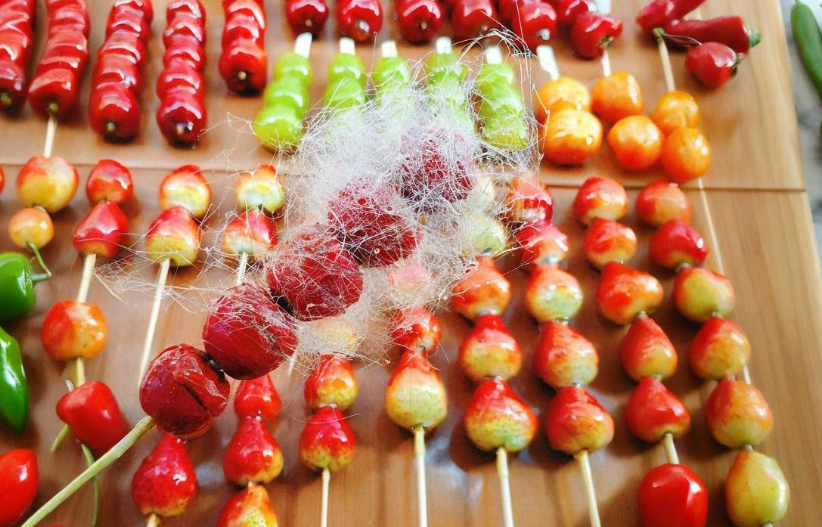 冰糖葫芦培训学校哪家好?手艺简单却门道多,学对技术才能做出脆甜好糖衣!(图2) 冰糖葫芦培训学校哪家好?手艺简单却门道多,学对技术才能做出脆甜好糖衣!(图2)