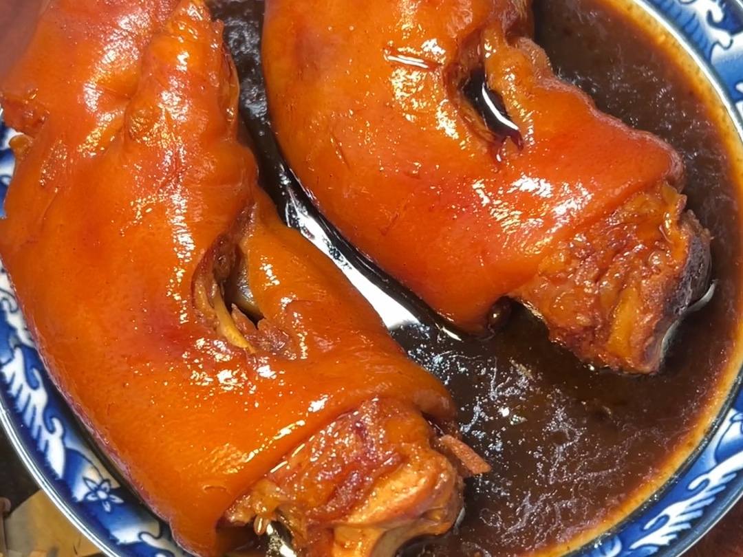 卤猪蹄摆摊一天能卖多少?成本结构与利润模型拆解(图3) 卤猪蹄摆摊一天能卖多少?成本结构与利润模型拆解(图3)