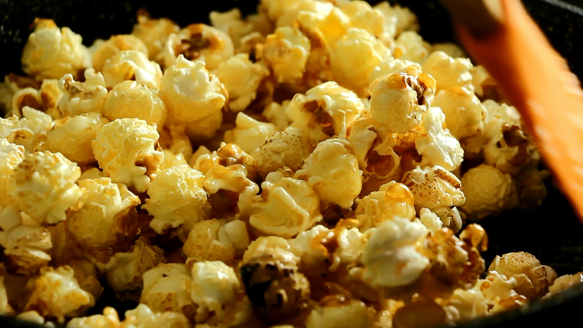 爆米花要不要用爆米花机?和传统铁锅到底差多少?(图3) 爆米花要不要用爆米花机?和传统铁锅到底差多少?(图3)