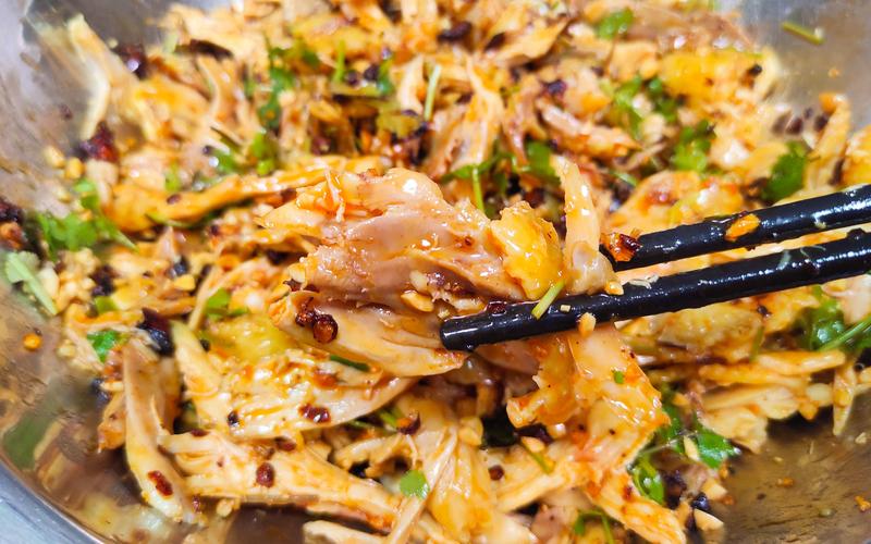 做椒麻鸡总差点味?正宗椒麻鸡培训教你核心技巧,让摆摊更稳!(图2) 做椒麻鸡总差点味?正宗椒麻鸡培训教你核心技巧,让摆摊更稳!(图2)