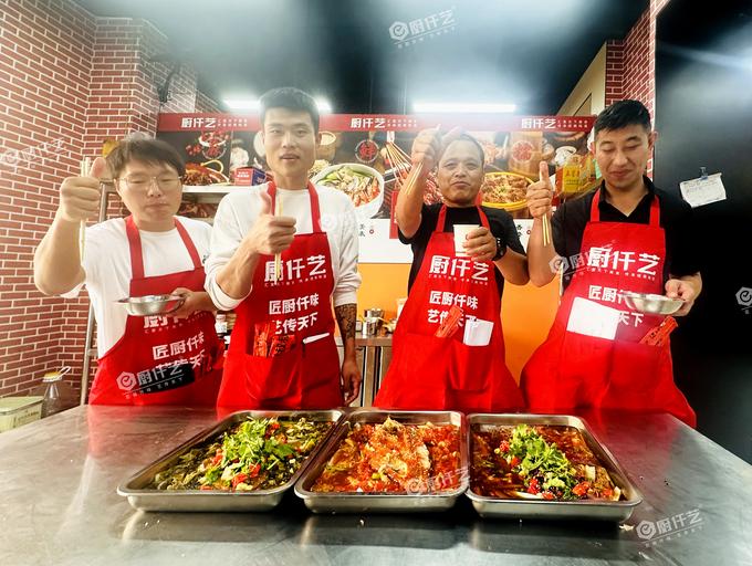 地摊烤鱼培训靠谱吗?摆摊烤鱼怎么学?零基础能不能做?(图4) 地摊烤鱼培训靠谱吗?摆摊烤鱼怎么学?零基础能不能做?(图4)