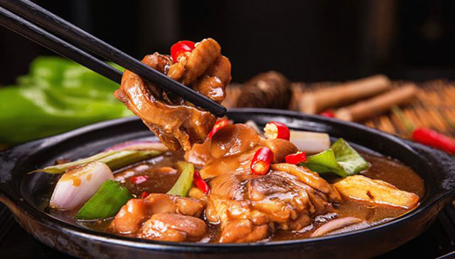 黄焖鸡米饭培训：学会制作口感美味的黄焖鸡米饭(图1)