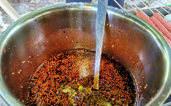 手把手教你制作烧烤红油，美味独特引爆味蕾