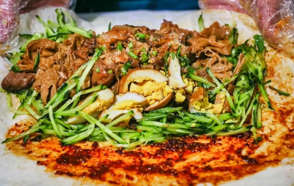 卤肉卷饼哪里的正宗？带你揭开舌尖上的秘密！