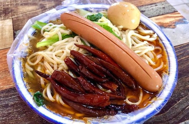 正宗牛肉板面制作，配料与熬制视频详解，轻松上手！(图2)