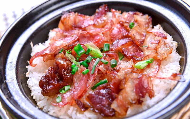 广东人煲仔饭的秘诀，腊肠和酱汁搭配这样做，比饭店还香！