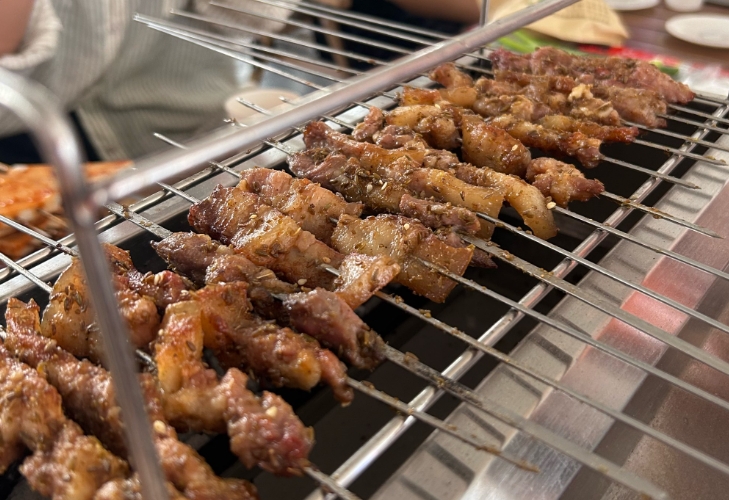 淄博烧烤可以加盟吗？从品牌选择到运营支持，助您轻松开启烧烤事业！(图2)