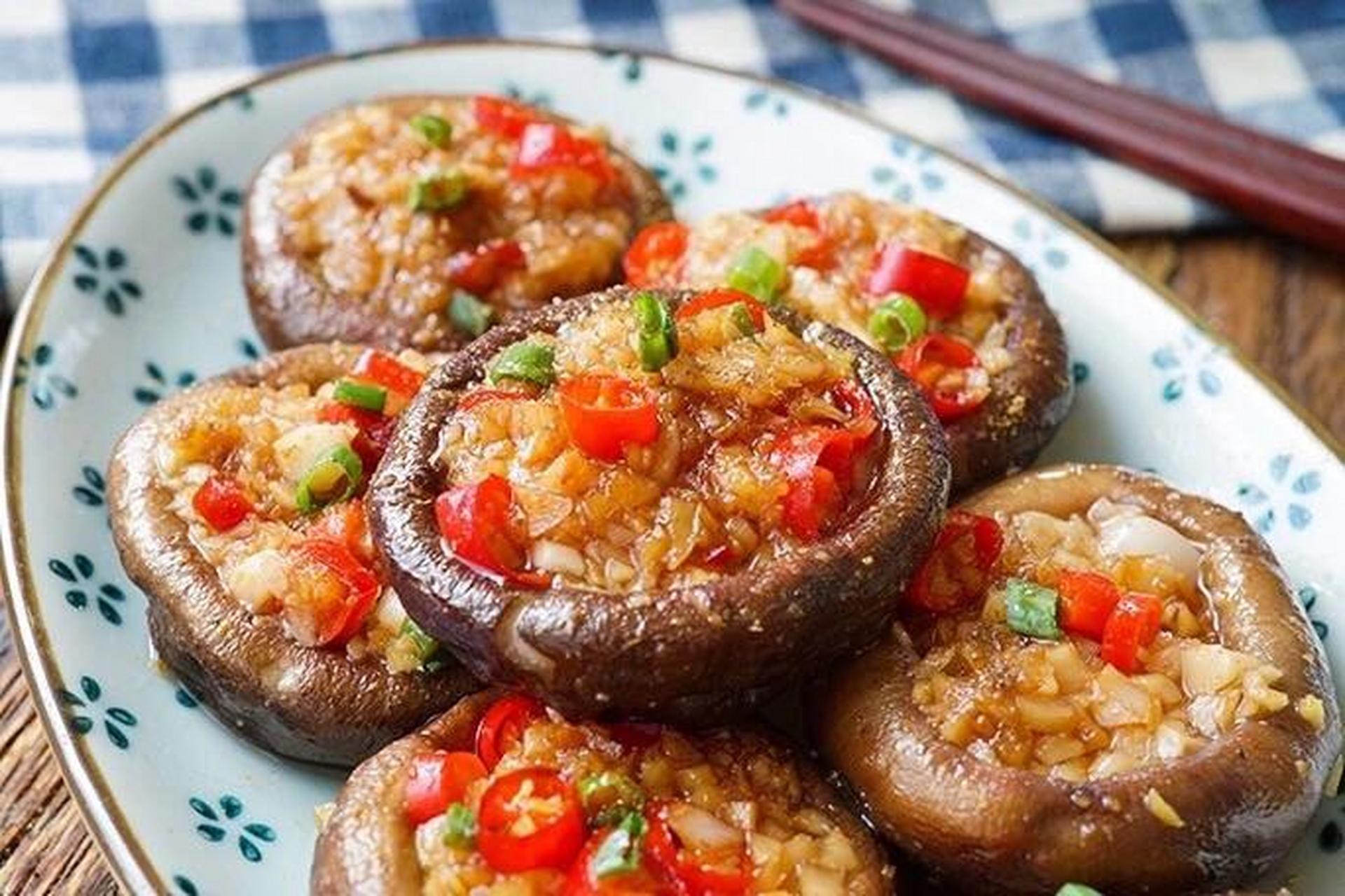 烤香菇的做法：如何制作鲜香美味的烤香菇？(图2)
