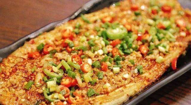 炭火烤茄子的做法：让烧烤更具风味的经典菜品(图2)