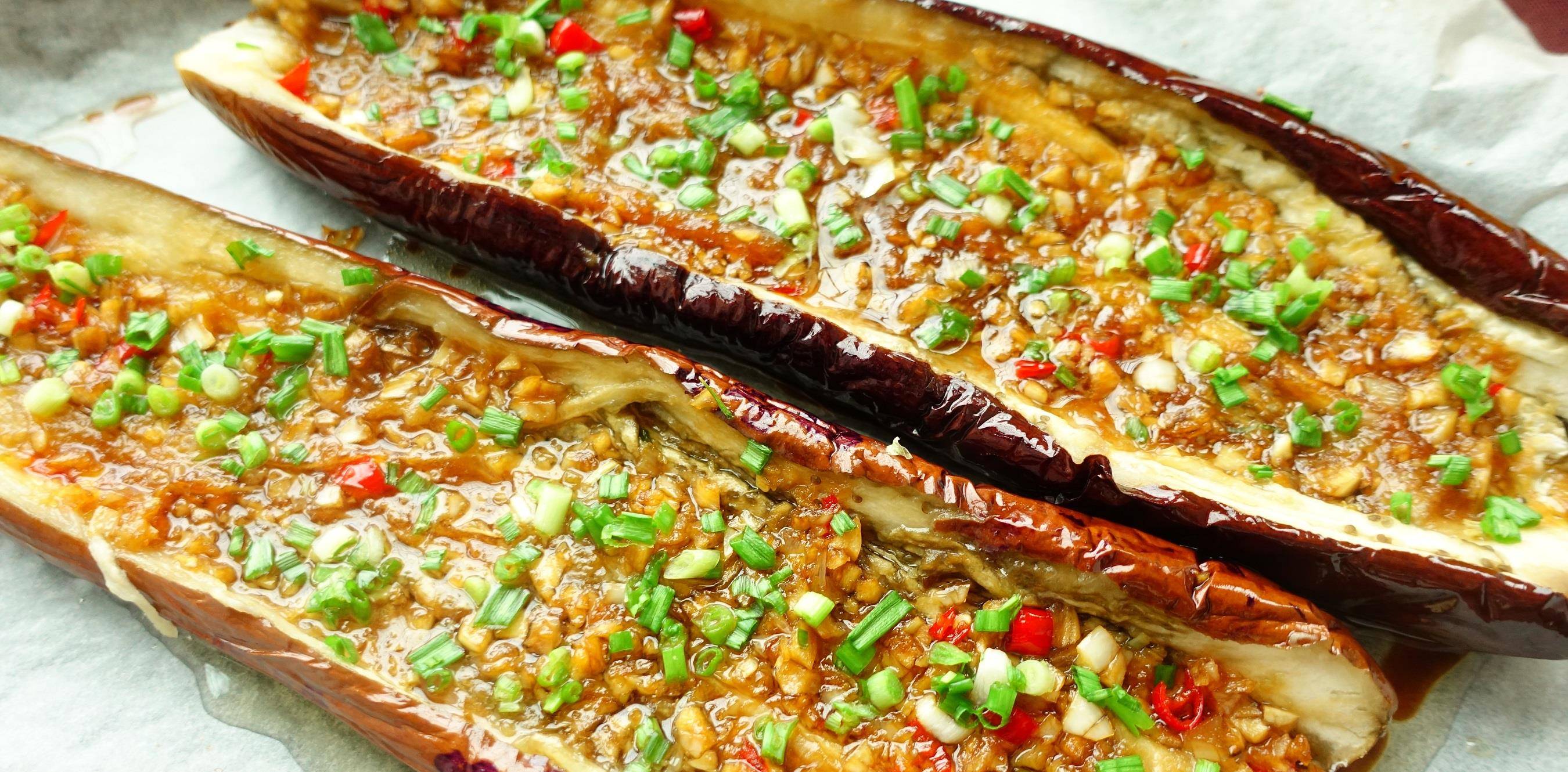 炭火烤茄子的做法：让烧烤更具风味的经典菜品(图3)