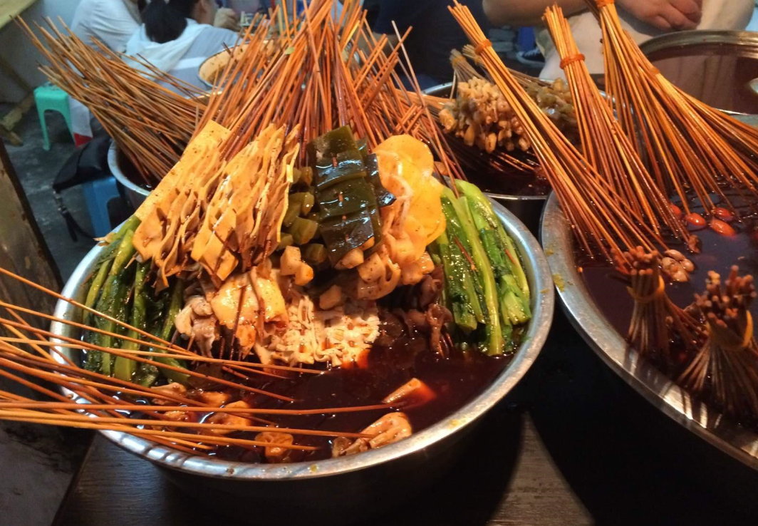 钵钵鸡冷串串摆摊赚钱吗？小吃摆摊有门道，学会技巧不踩坑！(图3)