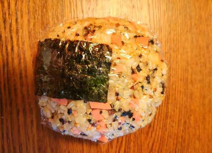 摆摊一天卖50个饭团利润多少？算清成本，收入可观！(图2)