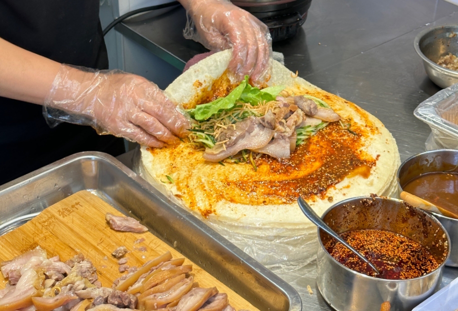卤肉卷饼生意好做吗？投资不大，赚钱真快！(图2)