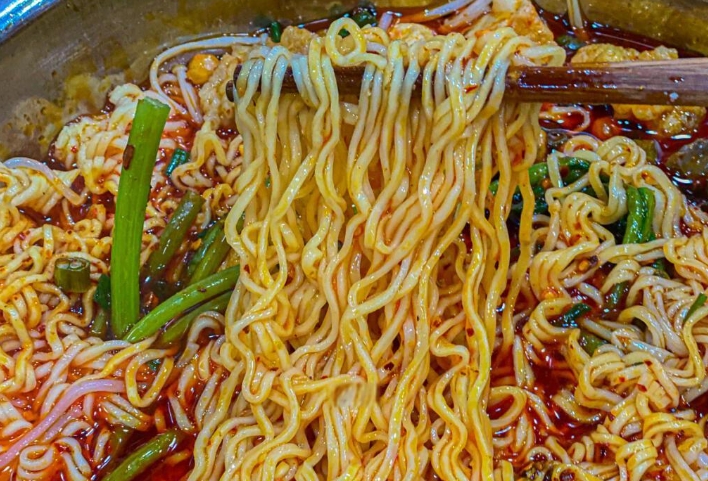 麻辣烫卖一千多能挣多少？利润真相，稳稳开店不踩坑！(图3)