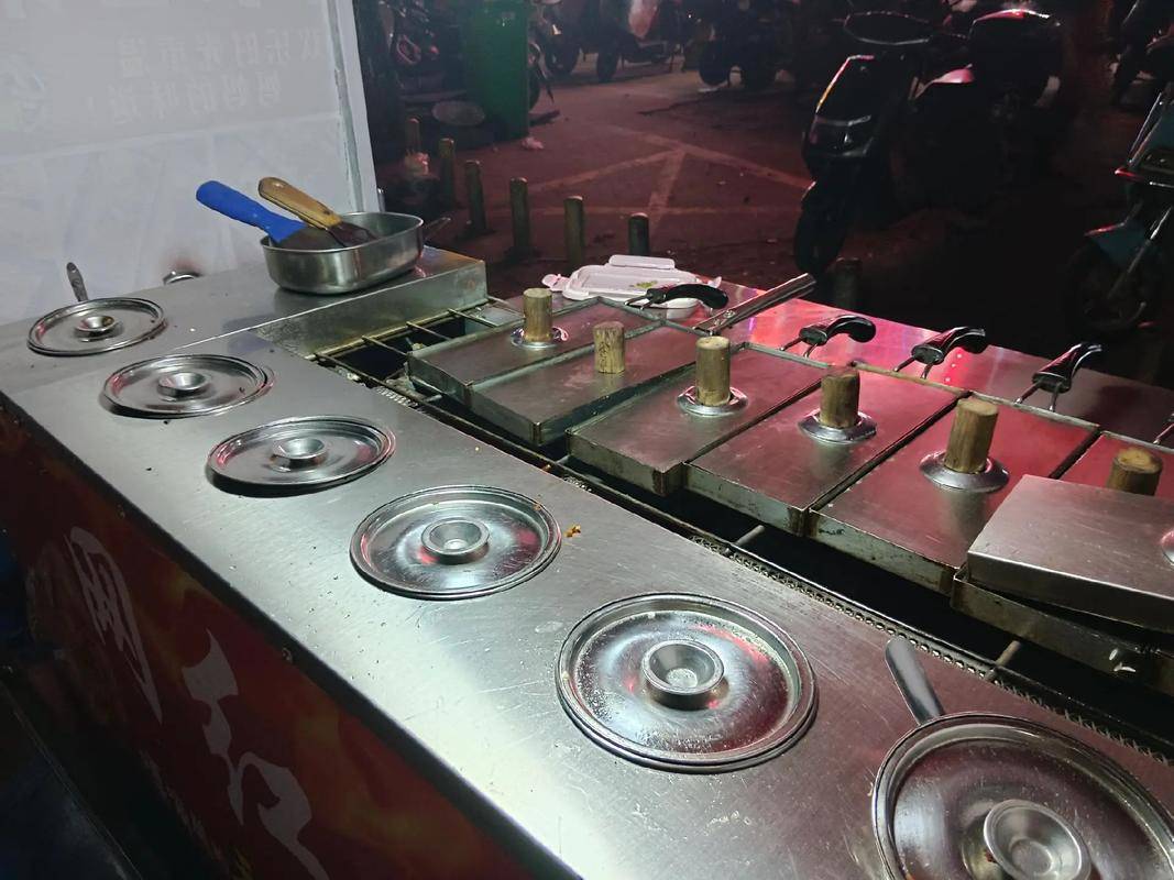 锅巴饭怎么做？饭焦才香，酱浓才卖得火！(图2)