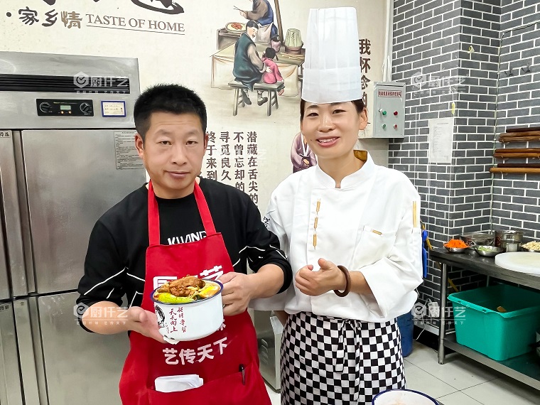 茶缸面商用做法你还不会？一碗面赚五倍，摆摊日入千元不是梦！(图2)
