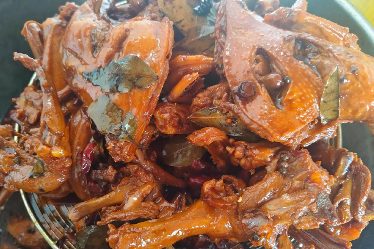 卤鸭货的卤料配方怎么调？从香料搭配到火候掌控，手把手教你调出地道好味道(图2)