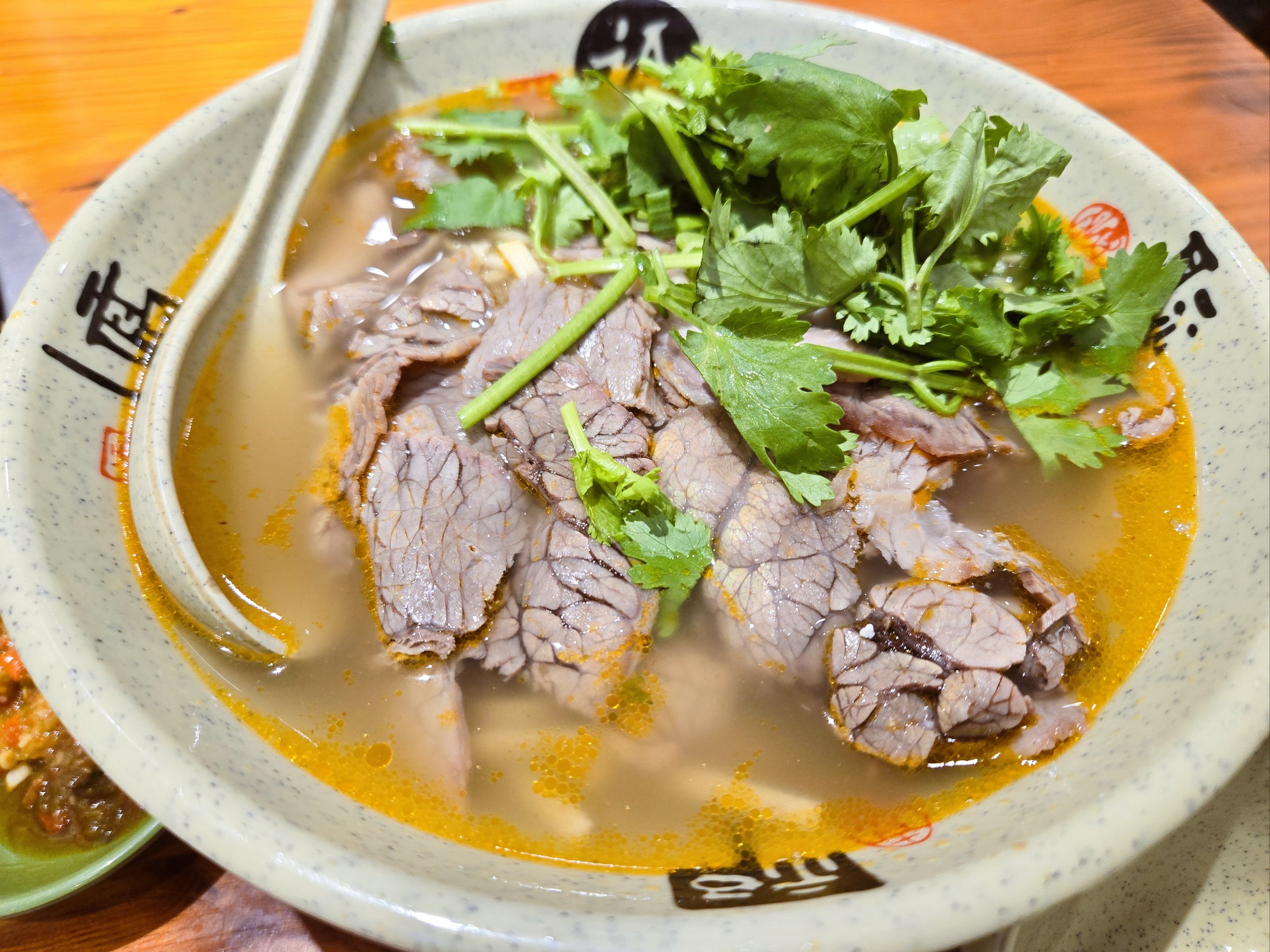 牛肉粉丝汤怎么做？这一碗热气腾腾的汤，藏着家的味道与技巧！(图3)