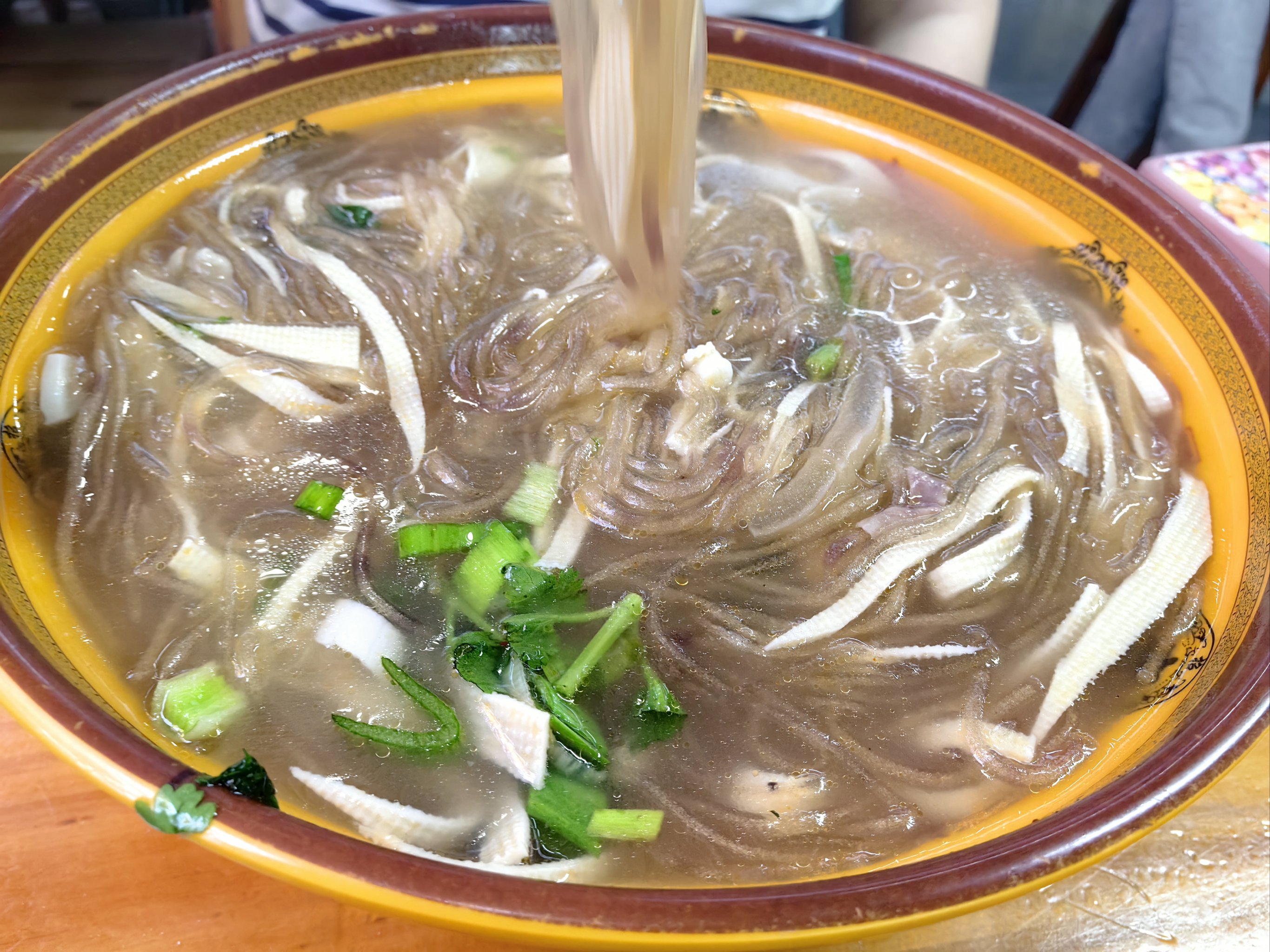 牛肉粉丝汤开店怎么样？味道好不好做，生意能不能长久干下去！(图2)