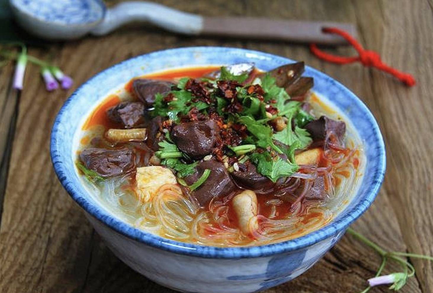 鸭血粉丝汤学费多少钱？想开鸭血粉丝汤店，这些真相你得先知道！