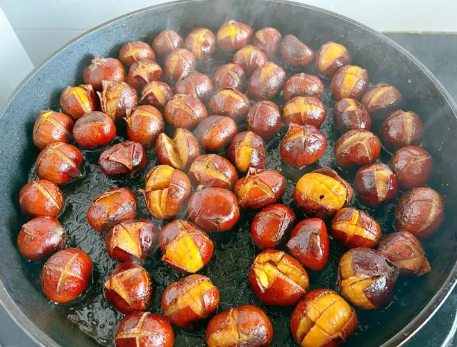 糖炒栗子教程窍门有哪些?香甜不焦壳亮味足,教你做出街边同款的地道味!(图2) 糖炒栗子教程窍门有哪些?香甜不焦壳亮味足,教你做出街边同款的地道味!(图2)