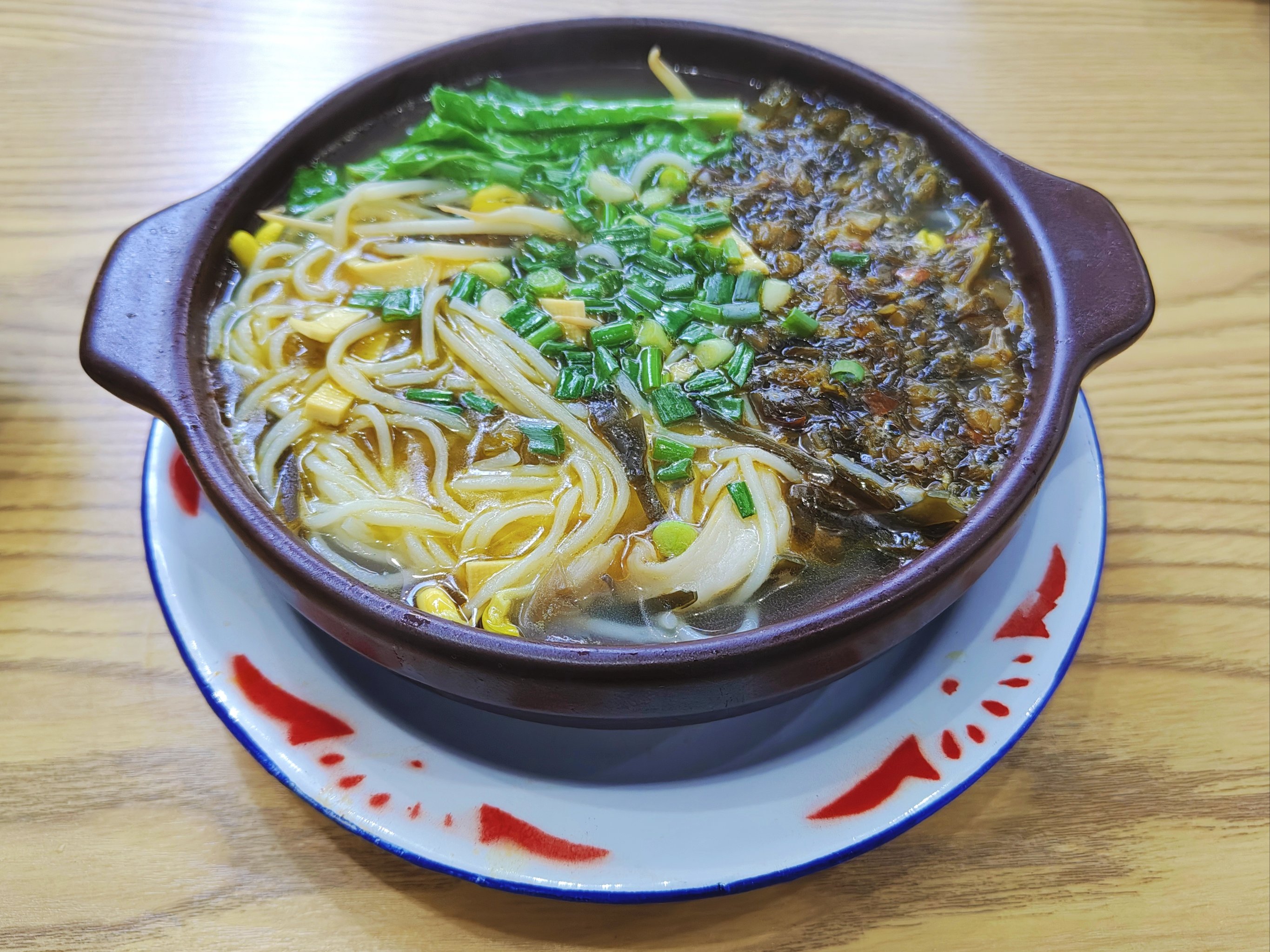 砂锅米线培训去哪里学?掌握汤底与出餐技巧,小本开店也能稳稳赚钱!(图3) 砂锅米线培训去哪里学?掌握汤底与出餐技巧,小本开店也能稳稳赚钱!(图3)