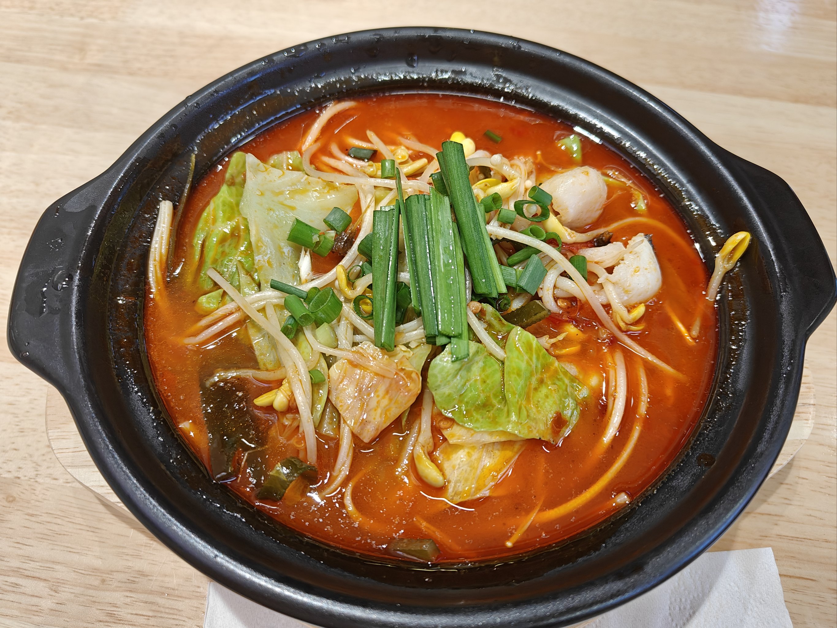 砂锅米线摆摊怎么做?从选址到出餐流程,新手要掌握的技巧!(图2) 砂锅米线摆摊怎么做?从选址到出餐流程,新手要掌握的技巧!(图2)