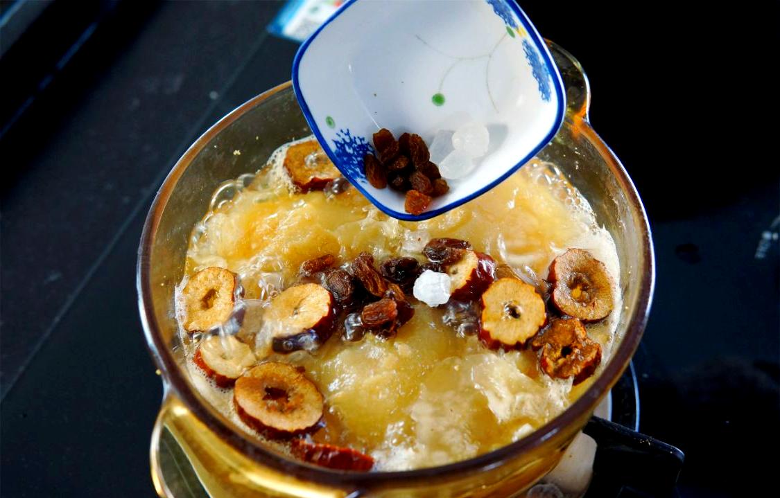 冰糖烤梨赚钱吗?做法简单门槛低,小摊创业也能轻松起步!(图2) 冰糖烤梨赚钱吗?做法简单门槛低,小摊创业也能轻松起步!(图2)