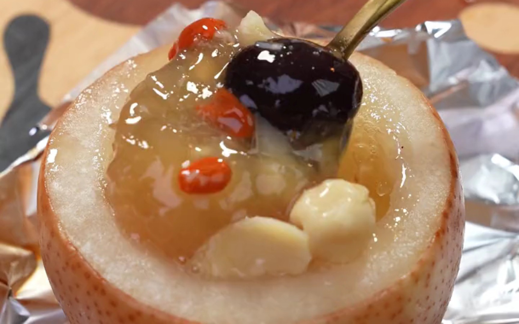 冰糖烤梨的配方?操作简单易出彩,小摊创业一壶香甜也能赚稳客!(图2) 冰糖烤梨的配方?操作简单易出彩,小摊创业一壶香甜也能赚稳客!(图2)