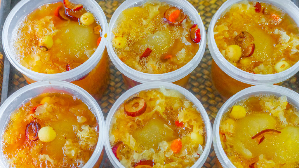 冰糖烤梨摆摊能赚钱吗?操作简单出餐快,秋冬夜市的热门小生意!(图2) 冰糖烤梨摆摊能赚钱吗?操作简单出餐快,秋冬夜市的热门小生意!(图2)