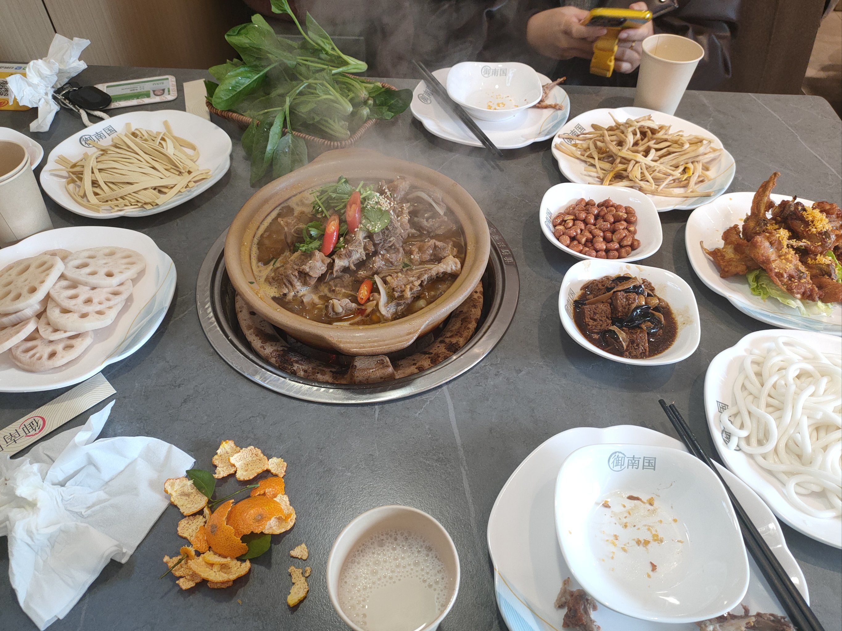 打边炉做堂食还是夜市更合适?不同场景成本差别很大(图3) 打边炉做堂食还是夜市更合适?不同场景成本差别很大(图3)