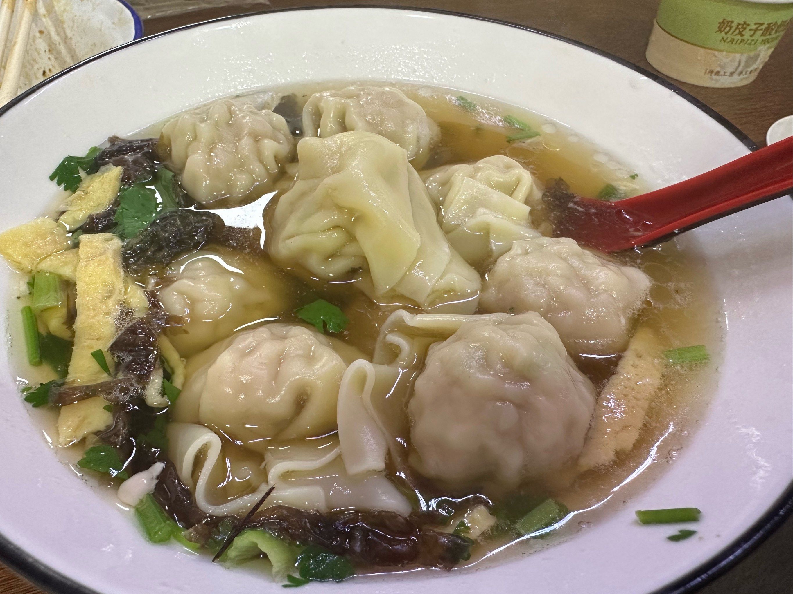 正宗馄饨技术培训靠谱吗?从馅料到汤底,把关键细节一次讲清(图2) 正宗馄饨技术培训靠谱吗?从馅料到汤底,把关键细节一次讲清(图2)