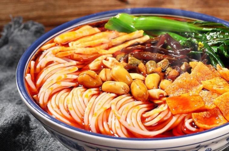 螺蛳粉去哪里学正宗？从汤底到酸笋把味道学到位才算真本事(图2)