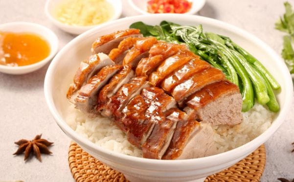 隆江猪脚饭配料揭秘：掌握南姜与糖色黄金比，卤出软糯粘唇好味道！(图2)