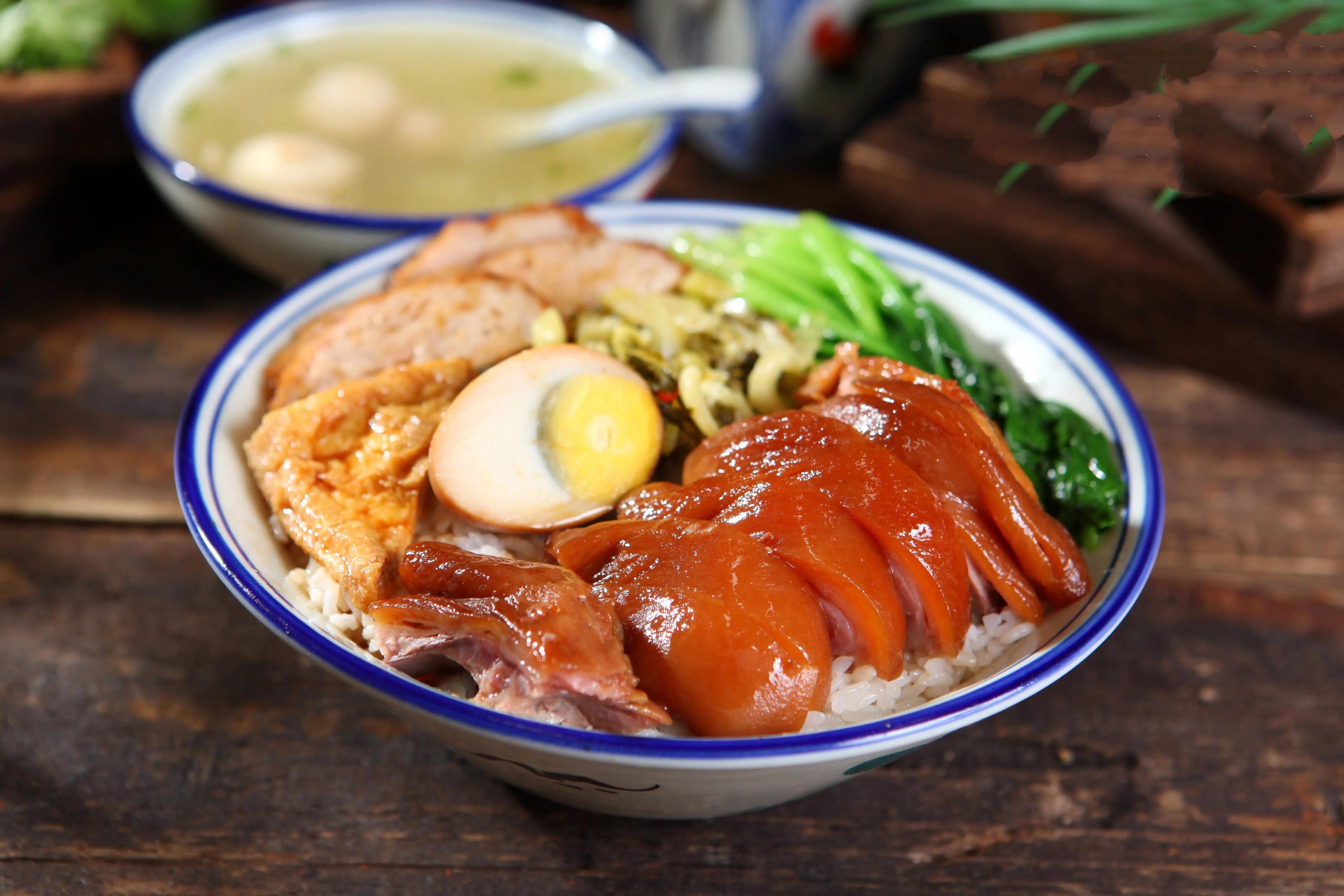 隆江猪脚饭配料揭秘：掌握南姜与糖色黄金比，卤出软糯粘唇好味道！(图3)