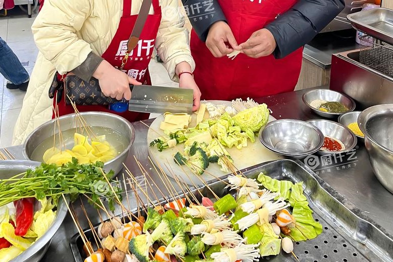 炸串调料配方和做法怎么学更靠谱？为什么很多人会做却做不出摆摊那种味道(图2)