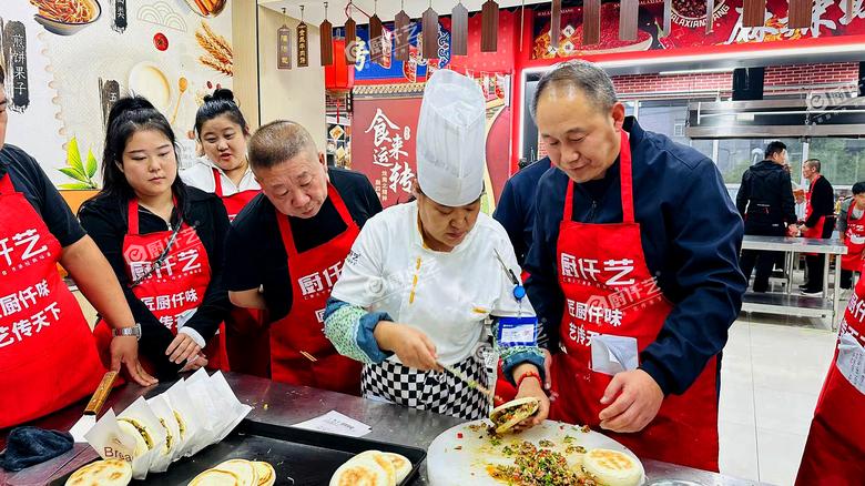 肉夹馍哪里的最正宗?很多人只知道西安,其实真正关键的是这几个细节(图2) 肉夹馍哪里的最正宗?很多人只知道西安,其实真正关键的是这几个细节(图2)