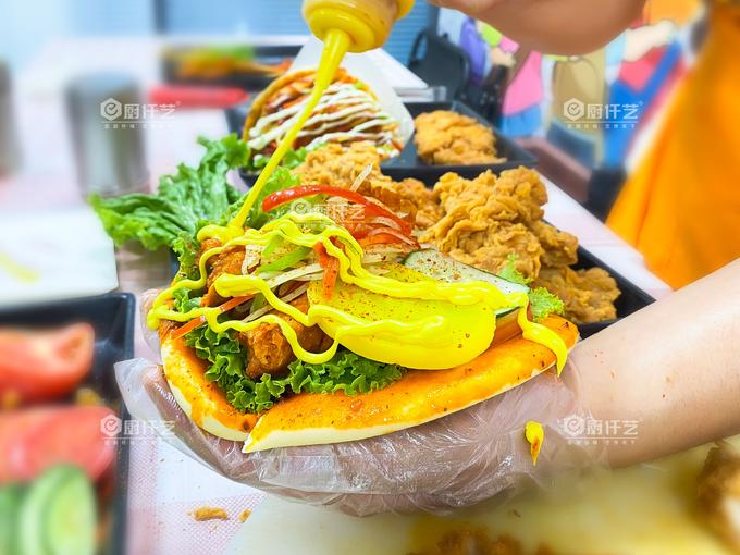 炸鸡馍酱料怎么做？掌握这3个关键细节，让你的摊位天天排队！(图2)