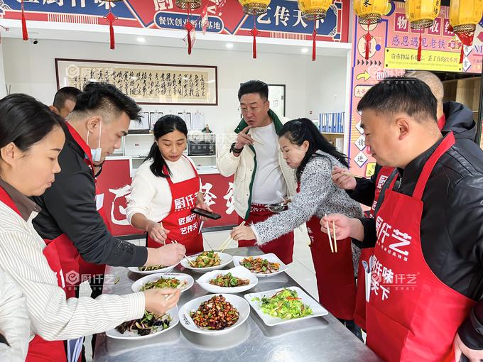 青岛凉菜培训哪家更靠谱？培训机构怎么选？(图2)