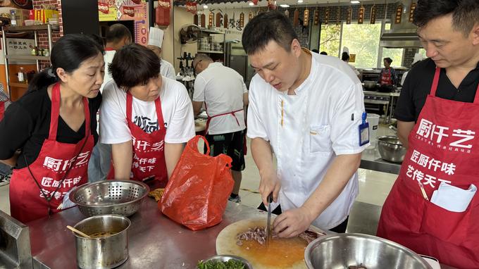 淄博哪里可以学椒麻鸡？淄博椒麻鸡培训机构推荐(图3)