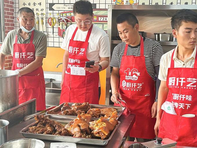 淄博哪里可以学鸭货技术？淄博鸭货技术培训结构分析！(图3)