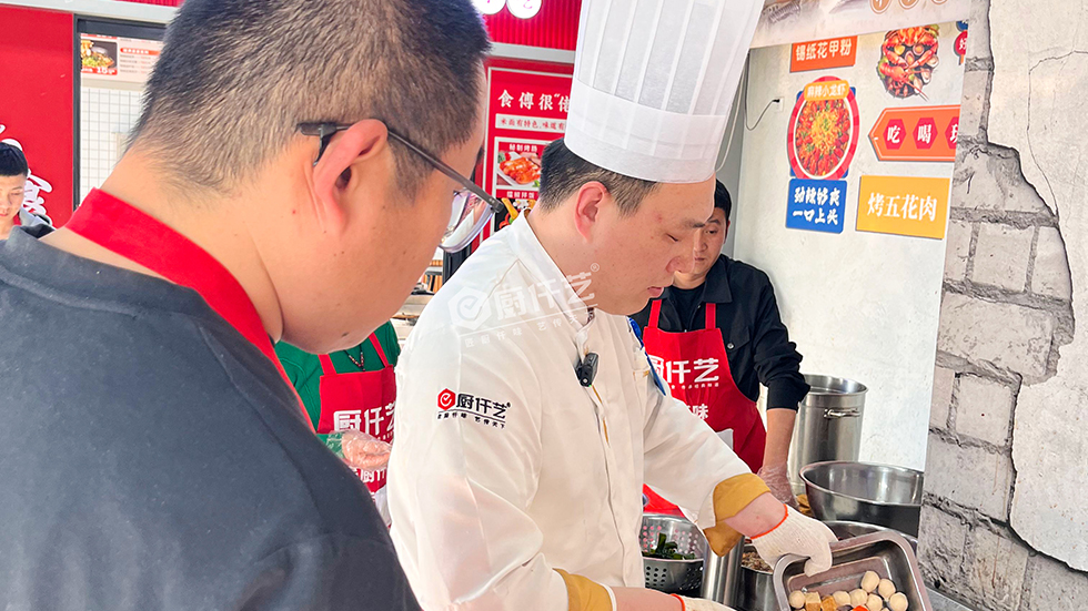 德州卤肉培训哪里学？2026年学完技术怎么选一锅卤水定生死(图3)