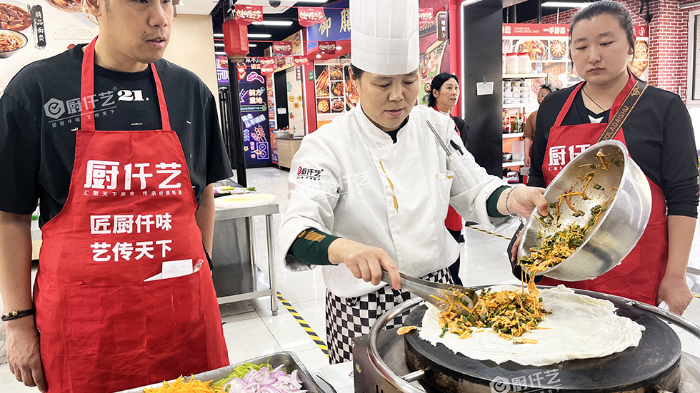 从哪学滕州正宗菜煎饼？学滕州菜煎饼有哪些渠道？(图2)
