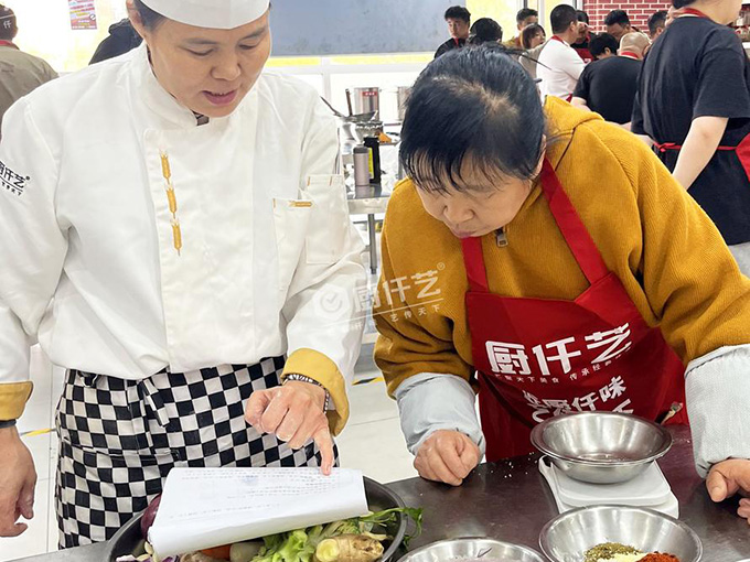 山东杂粮煎饼正宗配方，从面糊到摊制一步步给你拆开(图2)