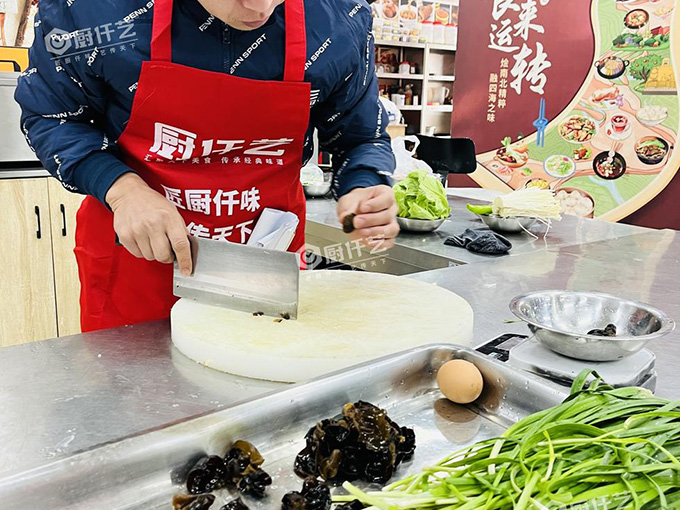 潍坊正规早餐小吃培训机构口碑排名？厨仟艺教你如何判断口碑(图2)
