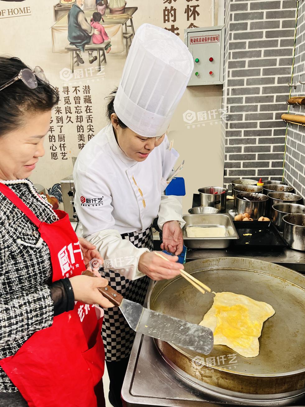 正宗鸡蛋灌饼培训费用？厨仟艺：你花的钱到底买了什么(图4)