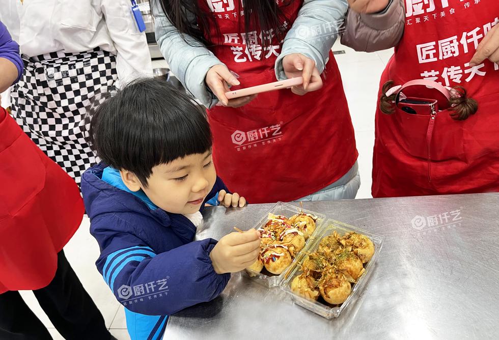 学做章鱼小丸子要花多少钱？厨仟艺为你算清费用，明码实价更放心(图2)