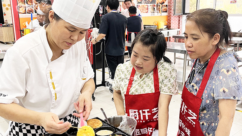想学鸡蛋汉堡先看费用——厨仟艺帮你一笔一笔算清楚,放心再报名(图3) 想学鸡蛋汉堡先看费用——厨仟艺帮你一笔一笔算清楚,放心再报名(图3)