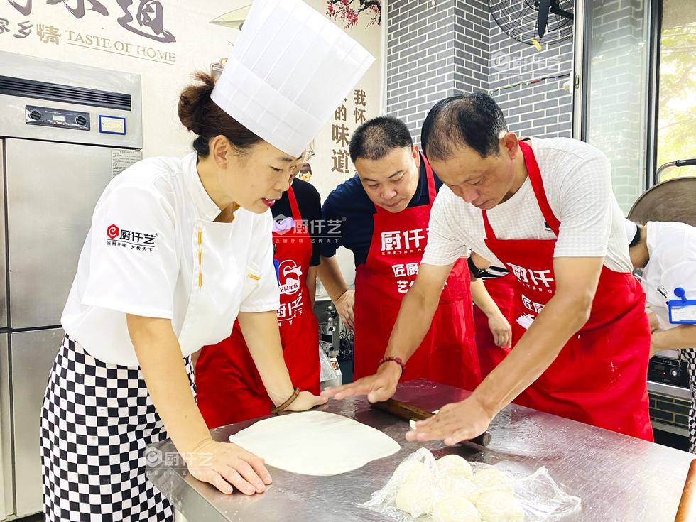 开个卷饼店一年能赚多少？厨仟艺帮你把账算明白，别被忽悠！(图1)